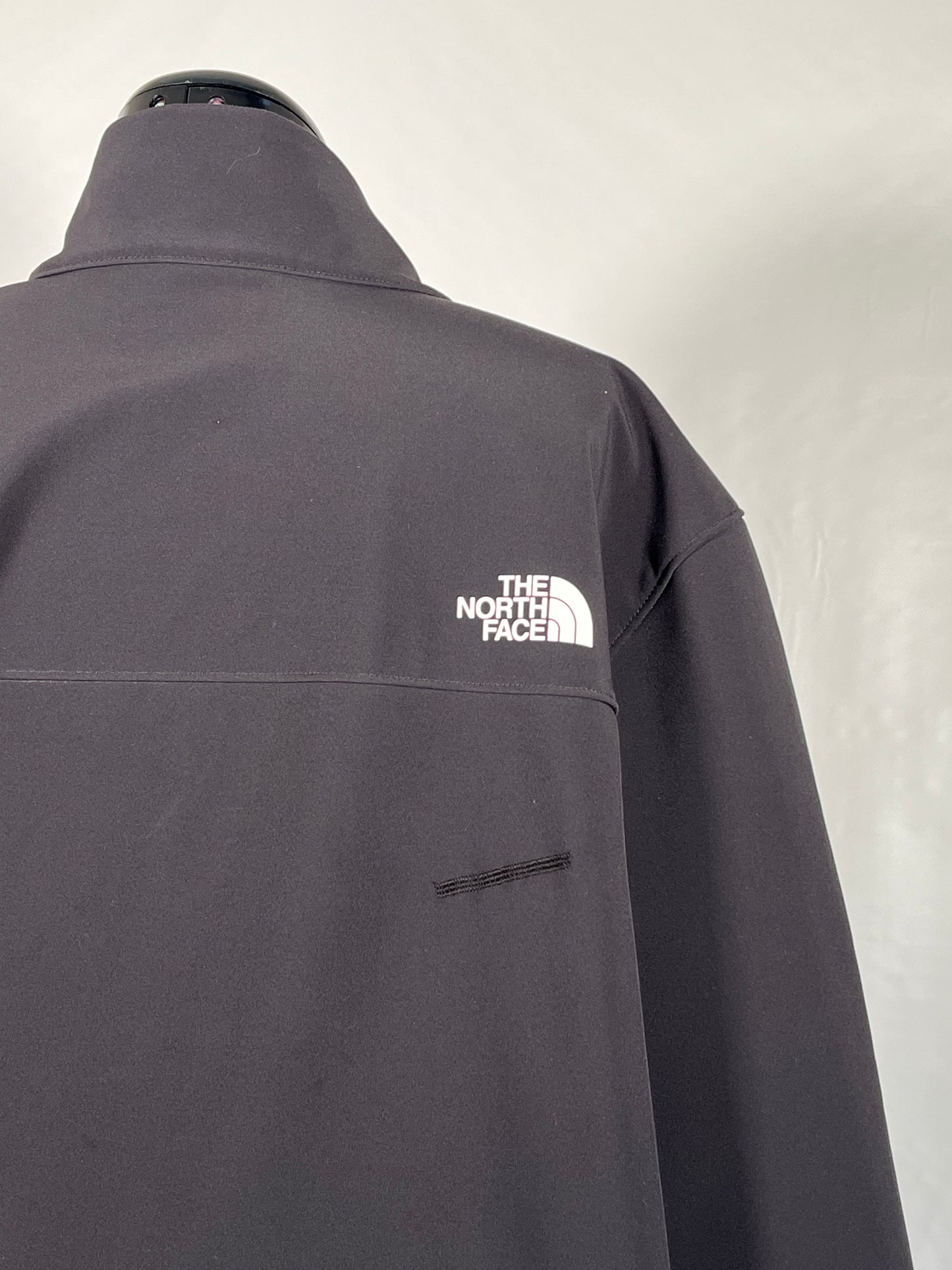 BLACK North face softshell, size L mns, $120 TNF0010